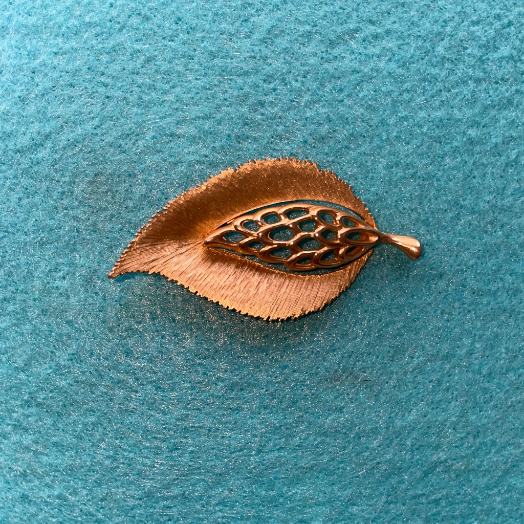Vintage Jj Jonette Goldtone Textured Leaf Pin Or Brooch 9$
